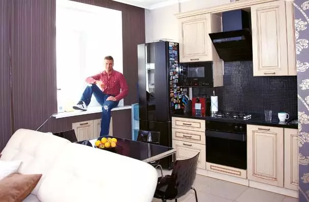 Modest Apartment: Yleiskatsaus Moskovan huoneisto Sergey Lazareva