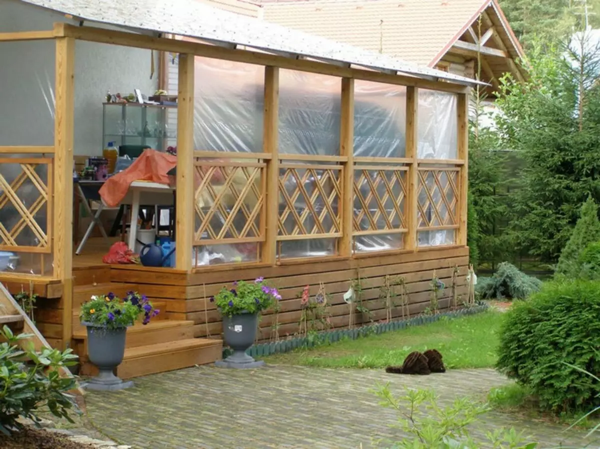 Yaz ülkesi verandasının tasarımlarının fikirleri (60 fotoğraf)