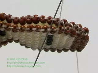 Брелоки з бісеру цегляним плетінням покроково для початківців