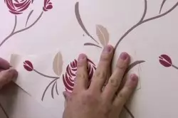 תיקון של טפטים עם הידיים שלך: כמה דרכים