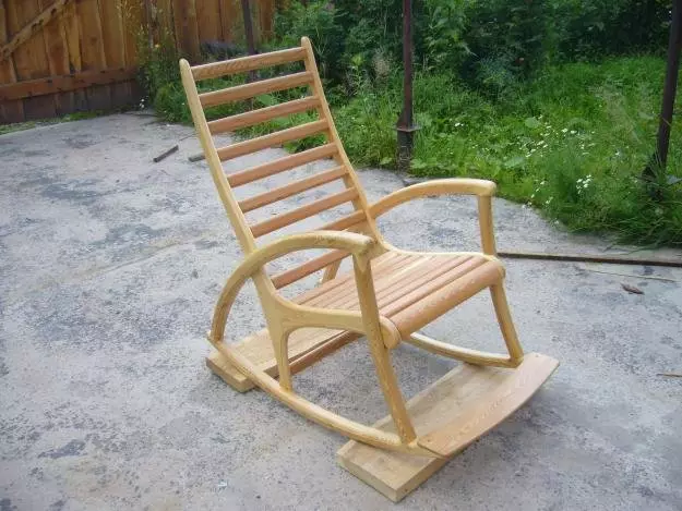 เก้าอี้โยกทำเองจากต้นไม้: ภาพถ่ายภาพวาดและการทำงาน