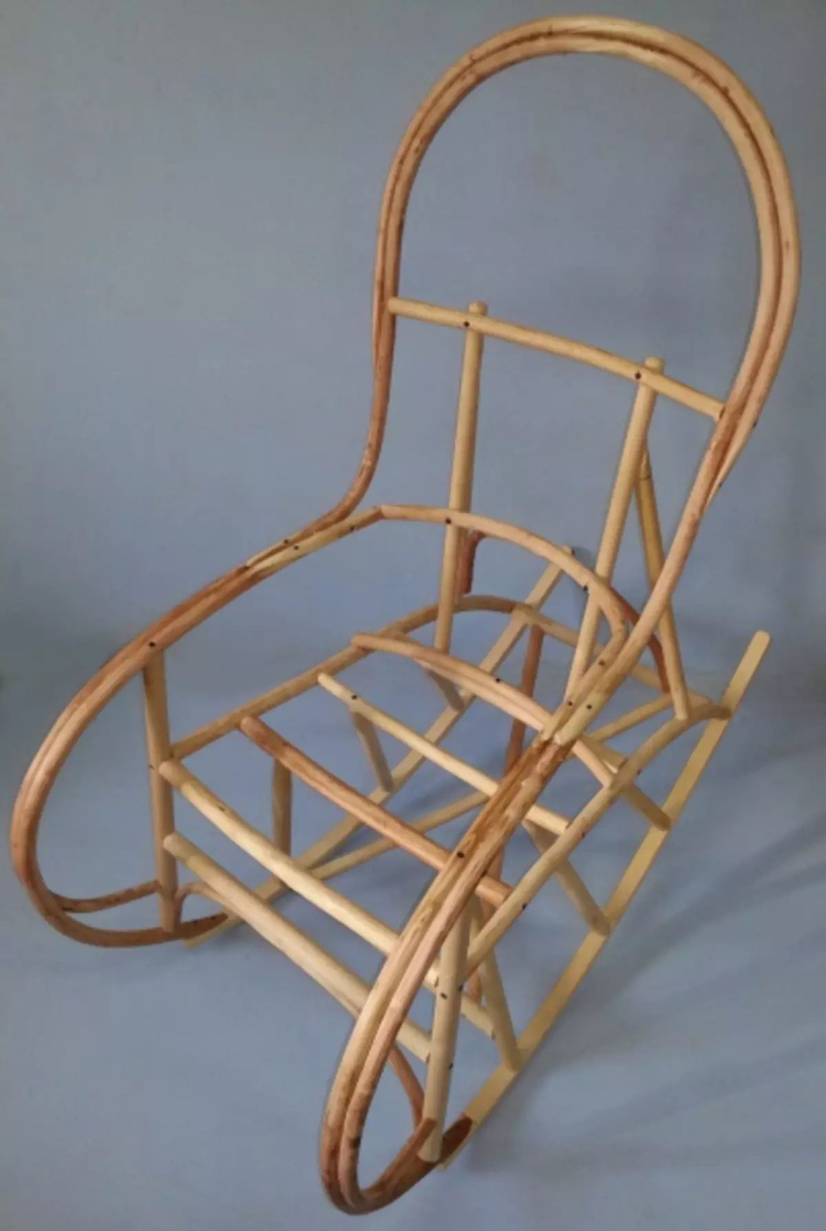 เก้าอี้โยกทำเองจากต้นไม้: ภาพถ่ายภาพวาดและการทำงาน