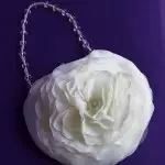 Accesorio de matrimonio coas túas propias mans: unha bolsa para a noiva