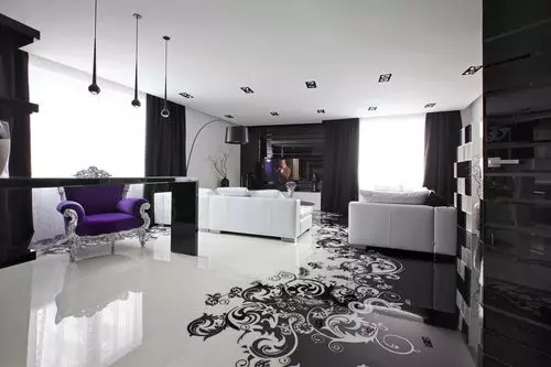Čierne a biele záclony v interiéri apartmánov