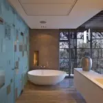 Fürdőszoba a kerámia burkolólapokban