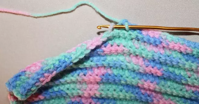 Crochet Manichka kubatangiye: Icyiciro cya Master hamwe nifoto na videwo