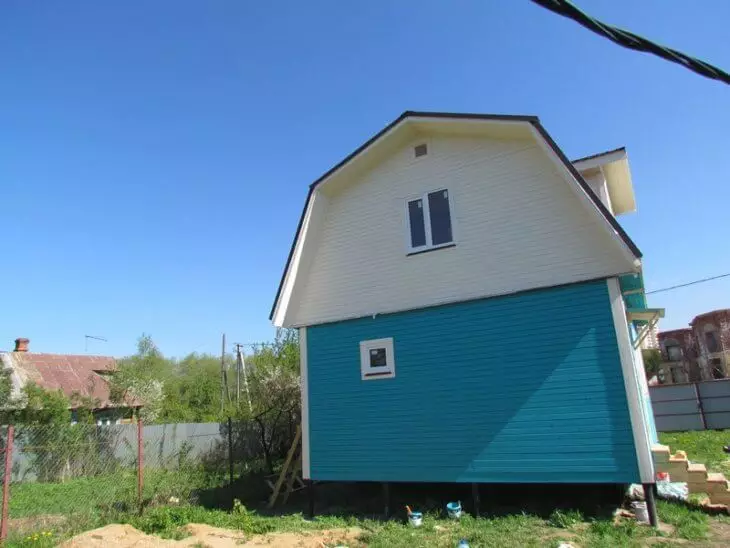 Come dipingere la casa in legno fuori con le tue mani: raccogliere la vernice