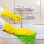 [Ќе биде чисто] како да се мие бања од плакета и 'рѓа?