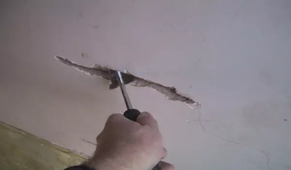 Hvordan og hvordan man lukker revnen på væggen - effektive måder