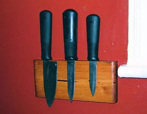 अपने हाथों से चाकू के लिए घर का बना चुंबकीय बोर्ड
