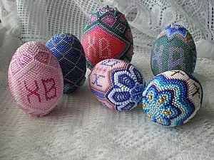 MK A kan Bria Easter Easter Beads Kwai a cikin Manual Weaving dabara