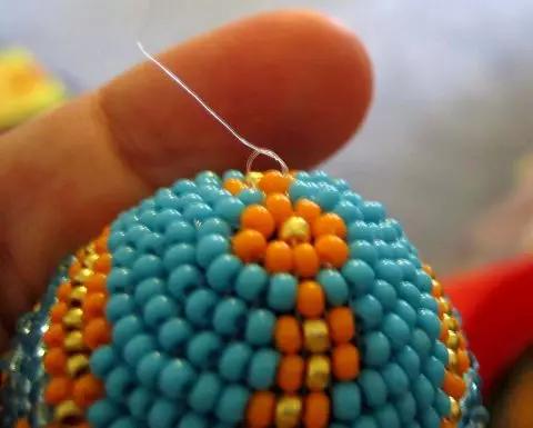 МК на плетенка Велигденско јајце мониста во рачна ткаење техника