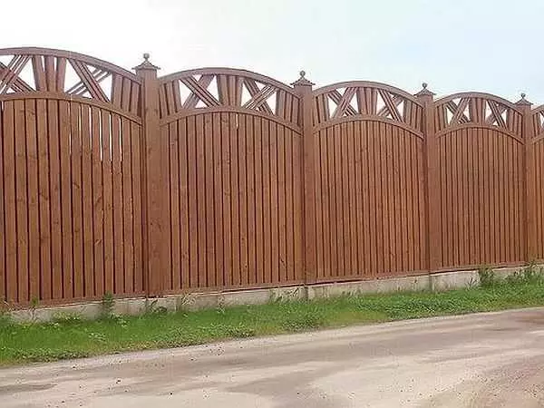 Ние решаваме как да направим ограда от дърво