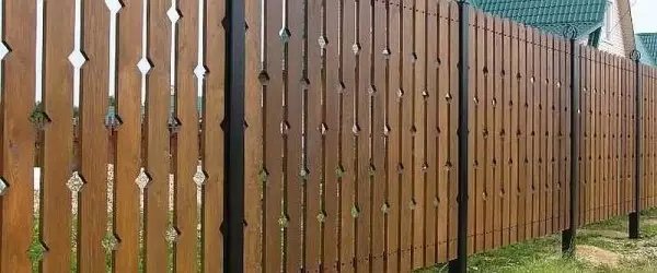 Ние решаваме как да направим ограда от дърво
