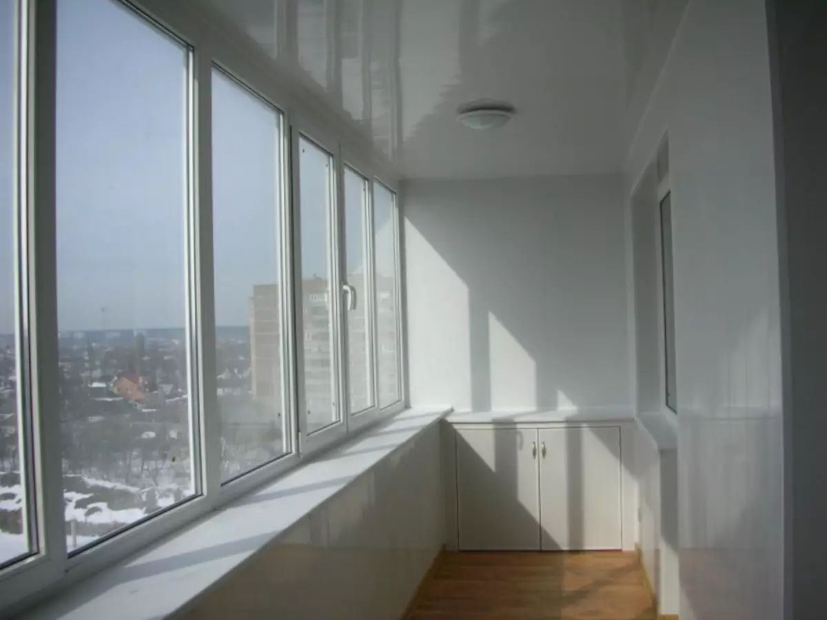 Wéi ee Balkon mat Ären eegenen Hänn glazen: Schrëtt-By-By-By-By-Uweisungen (Video a Fotoen)