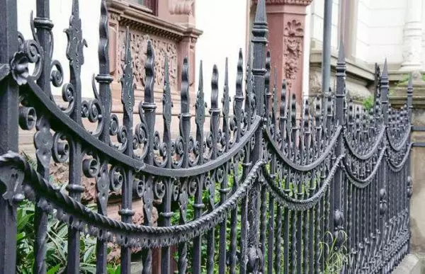 Πλαστά φράχτες (φράκτες) για ιδιωτικές κατοικίες - Επιλέξτε το στυλ σας