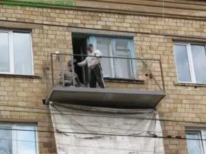 Eksempel på balkongen Reparasjonsapplikasjon