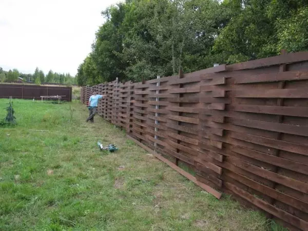 Cómo hacer una valla de madera: instrucciones paso a paso (3 informes de fotos)