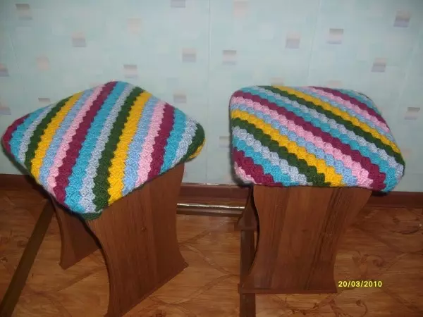 Cape on a crochet chair with schemes and video for beginners