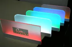 Osvetlené sklenené police: Usporiadanie s vlastnými rukami