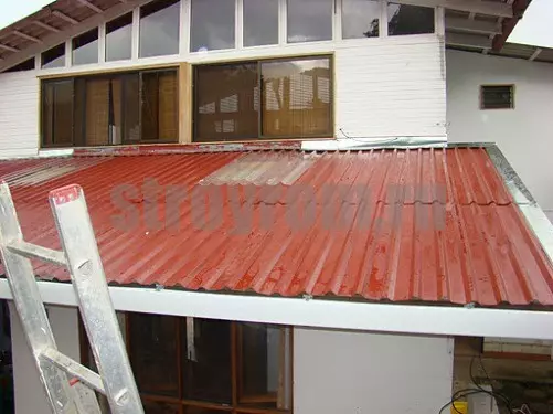 Монтаж даху з профнастилу на металевому каркасі