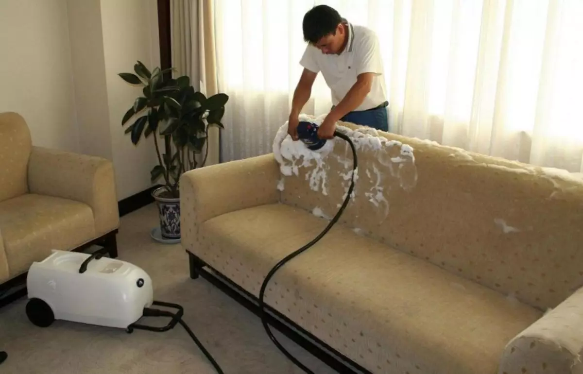 Jak čistit domácí nábytek doma