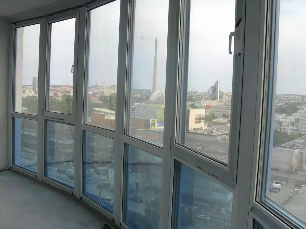 Panoramik camlı Loggia tasarımı