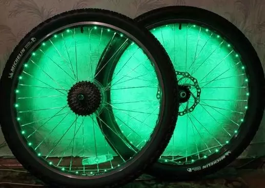 A luz de fondo da bicicleta Ribbon LED faino vostede mesmo