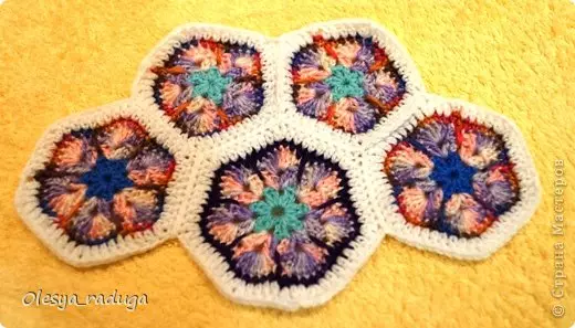 Hespê Crochet: SCHEME û Danasîna ji motîfên Afrîkî ji Motifs