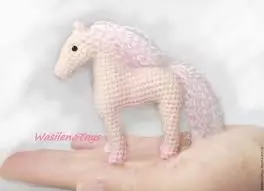 I-Crochet Horse: Scheme kanye nencazelo yomdwebo wase-Afrika kusuka kuma-motifs