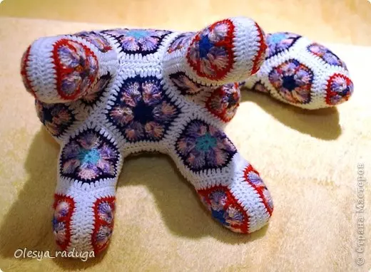 Crochet Horse: სქემა და აღწერა აფრიკის ნახაზი საწყისი მოტივები