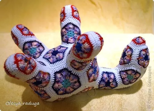 Kuda Crochet: Skéma sareng katerangan tina gambar Afrika ti motif