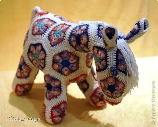 Crochet Horse: scheme at paglalarawan ng African drawing mula sa mga motif