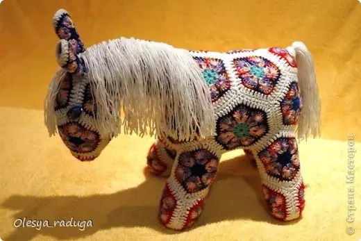 I-Crochet Horse: Scheme kanye nencazelo yomdwebo wase-Afrika kusuka kuma-motifs