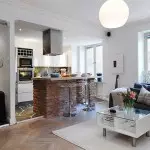 Kombination von Saal, Küche und Schlafzimmern in der Wohnung von 20 Quadratmetern. m.