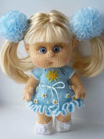 Knitted doll mavazi: kuunganishwa kwa hook toy.