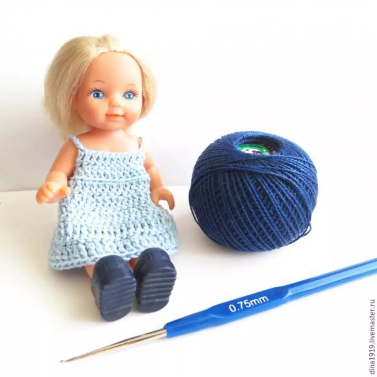 Pletené oblečenie bábiky: pliesť pre háčik hračiek