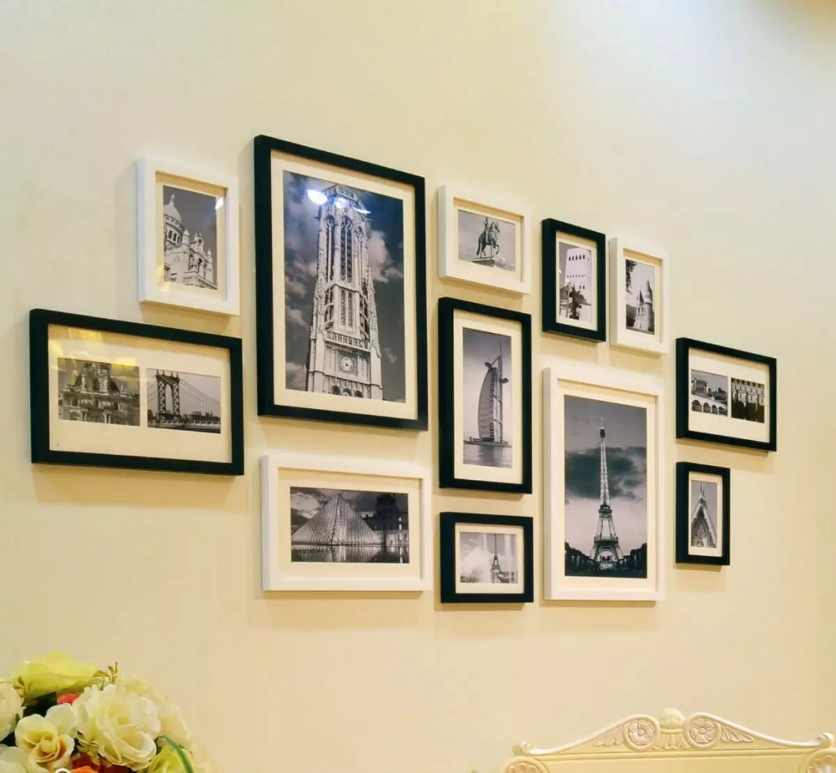 Foto rāmji uz sienas interjerā