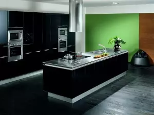 Bucătărie neagră și verde