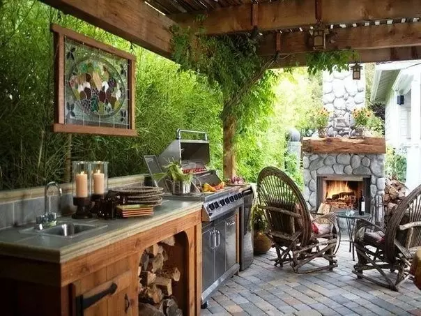 یک آشپزخانه تابستانی در یک خانه خصوصی باید باشد