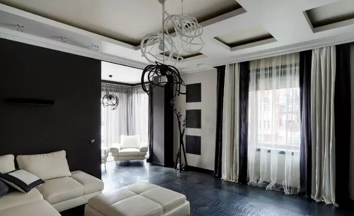 कमरे के इंटीरियर में काले और सफेद पर्दे: डिजाइनर टिप्स
