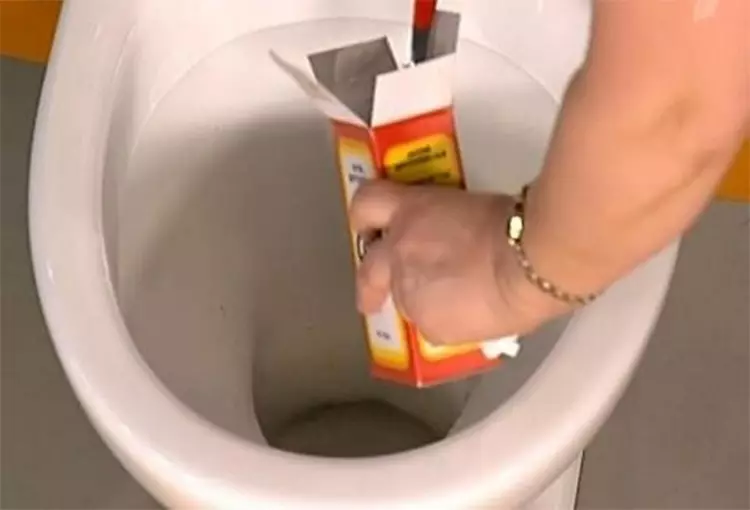 چگونه برای تمیز کردن توالت زانو از یک لامپ