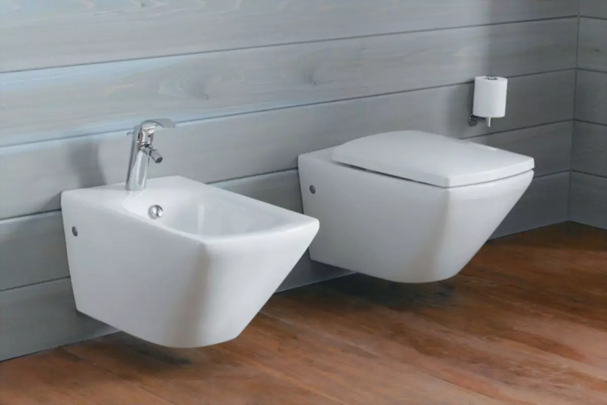 Bagaimana untuk memasang mangkuk tandas di rumah persendirian di atas lantai kayu