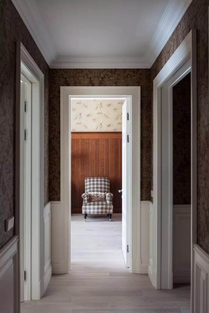 Design af en lang korridor i en 3-værelses lejlighed