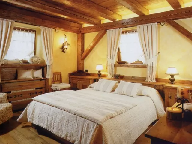Schlafzimmerinnenideen im Holzhaus (26 Fotos)