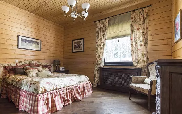 Idee interne camera da letto in casa in legno (26 foto)