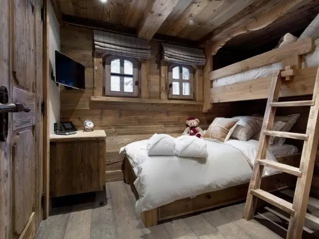 Slaapkamer interieurideeën in houten huis (26 foto's)