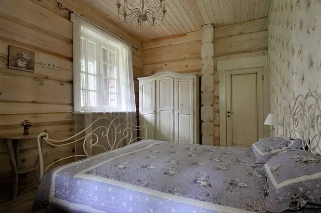 Soveværelse interiør ideer i træhus (26 billeder)