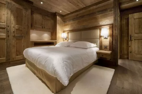 Myšlenky interiér ložnice v dřevěném domě (26 fotek) \ t