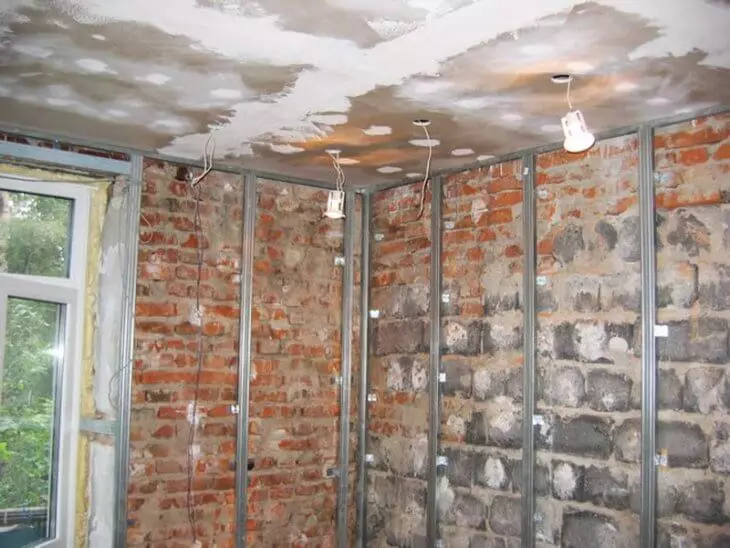 Cara menelanjangi rumah di dalam drywall cantik dan untuk waktu yang lama